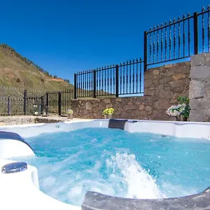 Bed and breakfast Mogarén: Jacuzzi&beautiful Views